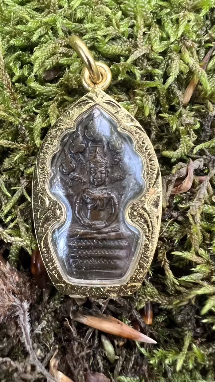 Buddha szobrok - Antik Thai Buddha Amulett  Thaiföldről érkezett amulett,antik bronz kis Buddha szobrok ,mely medálként 