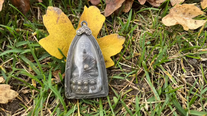 Buddha szobrok - Antik Thai Buddha Amulett  Thaiföldről érkezett amulett,antik bronz kis Buddha szobrok ,mely medálként 