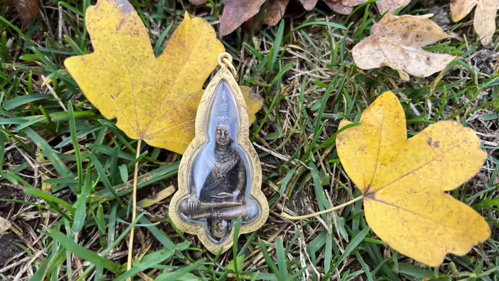 Buddha szobrok - Antik Thai Buddha Amulett  Thaiföldről érkezett amulett,antik bronz kis Buddha szobrok ,mely medálként 