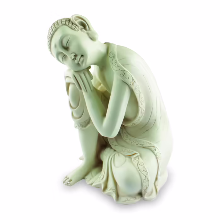Buddha szobrok - Gondolkodó Buddha szobor - 26 cm  Buddha nyugodt, boldogító testtartásban. Ez a gyönyörű, matt elefántcsont s