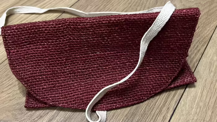 Himalája kender pénztárca - Himalája Kender dohánytartó - Bordó  Himalájai kender dohánytartó&nbsp;Katmanduban, Nepálban készült. Ezek a tre