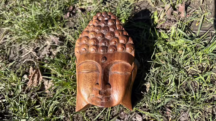 Buddha szobrok - Buddha fa titok doboz  Gyönyörű rózsafából faragott fa Buddha fej doboz, mely dupla fedéllel rende 