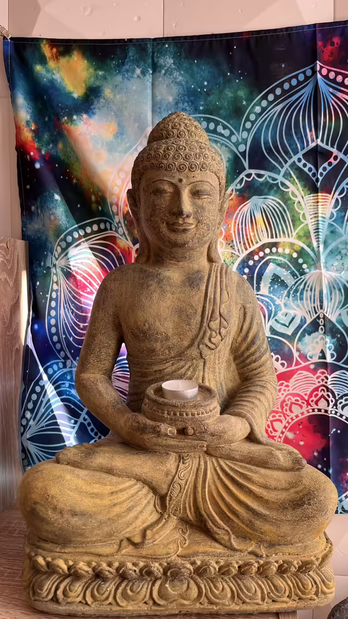 Buddha szobrok - Buddha nagy kőszobor  Impoz&aacute;ns m&eacute;retű Buddha kőszobor, term&eacute;szetes hat&aacut 