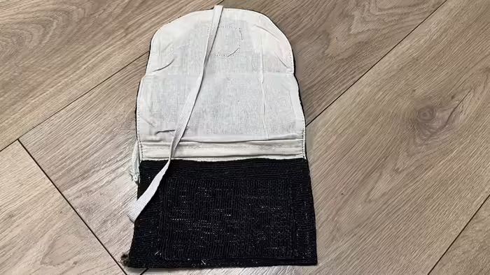 Himalája kender pénztárca - Himalája Kender dohánytartó - Fekete  Himalájai kender dohánytartó&nbsp;Katmanduban, Nepálban készült. Ezek a tre 