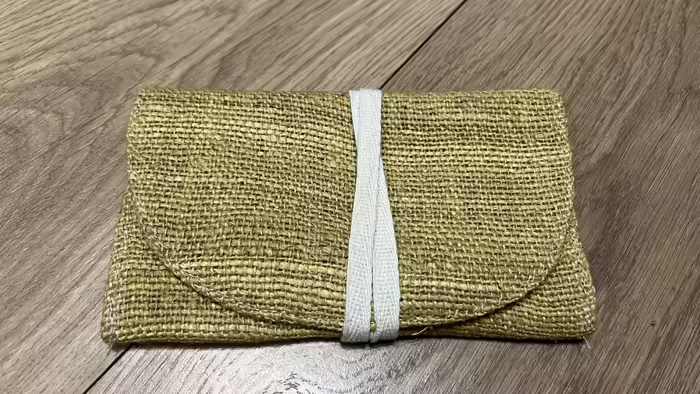 Himalája kender pénztárca - Himalája Kender dohánytartó - Mustár  Himalájai kender dohánytartó&nbsp;Katmanduban, Nepálban készült. Ezek a tre 