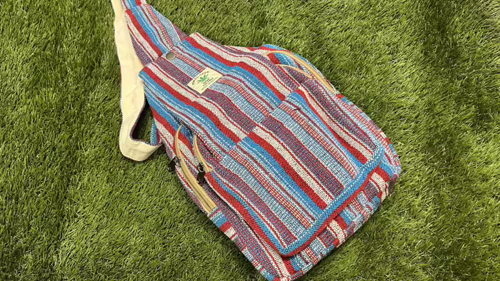 Himalája Kender Crossbody válltáska - Himalája kender kis hátizsák - Crossbody - bordó csíkos Natúr és bordó Himalájai kender Hátizsák Katmanduban, Nepálban készült. Ezek a trendi kend 