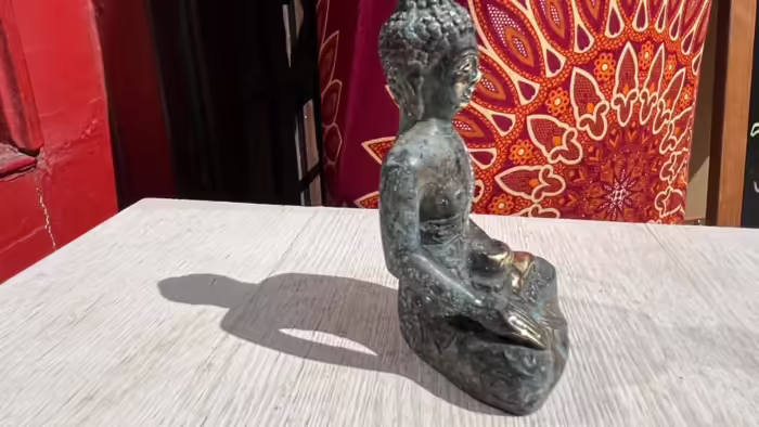 Réz szobrok - Balinéz Bronz szobor - Buddha lótuszülésben  Gyönyörű Indonéz Bronz Buddha szobor,mely időtálló anyagával és nyugodt kis 