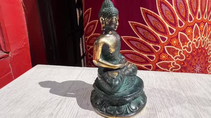 Buddha szobrok - Balinéz Bronz Buddha szobor  Eleg&aacute;ns, balin&eacute;z bronz Buddha szobor finoman kidolgozott r&ea 
